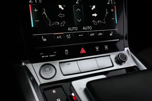 Sininen Maastoauto, Audi e-tron – JNZ-830