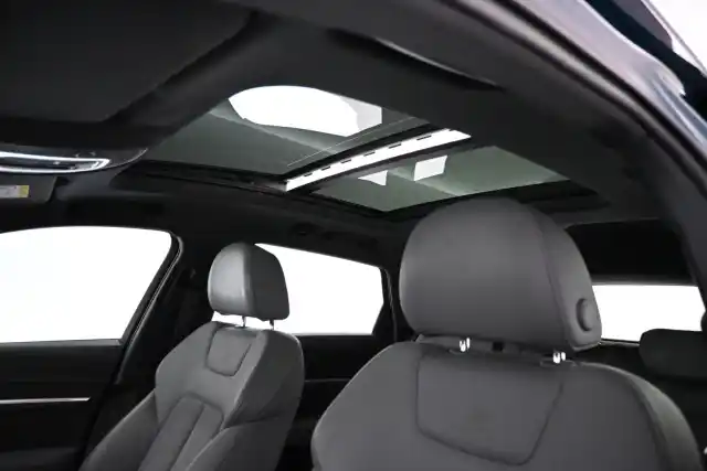 Sininen Maastoauto, Audi e-tron – JNZ-830