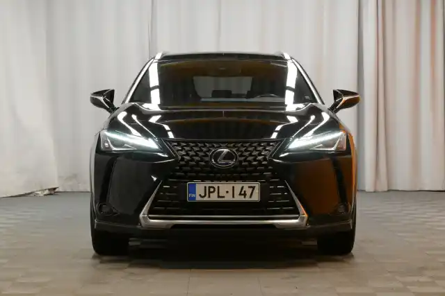 Musta Viistoperä, Lexus UX – JPL-147