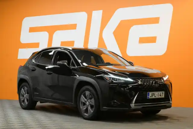 Musta Viistoperä, Lexus UX – JPL-147