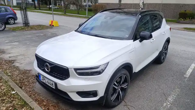 Valkoinen Maastoauto, Volvo XC40 – JPL-448