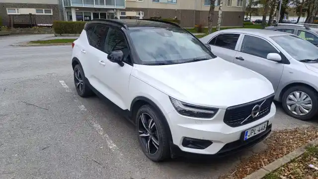 Valkoinen Maastoauto, Volvo XC40 – JPL-448