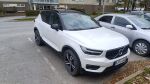Valkoinen Maastoauto, Volvo XC40 – JPL-448, kuva 1