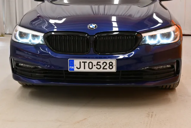 Sininen Sedan, BMW 520 – JTO-528