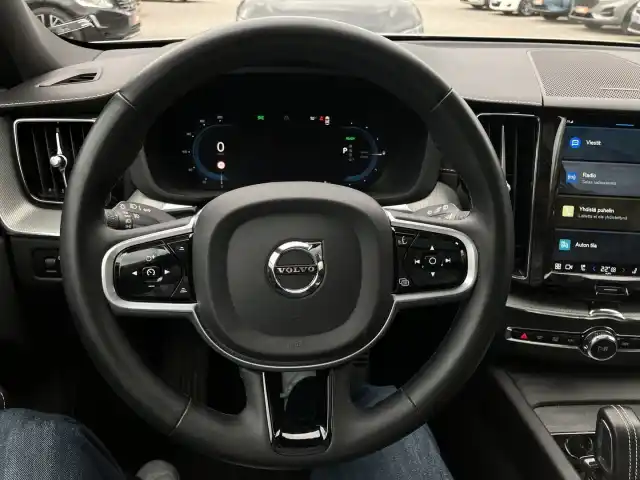 Harmaa Maastoauto, Volvo XC60 – JTP-262