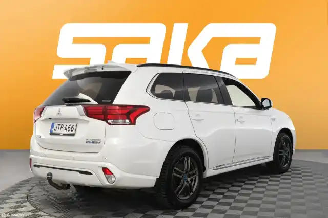 Valkoinen Maastoauto, Mitsubishi OUTLANDER PHEV – JTP-466