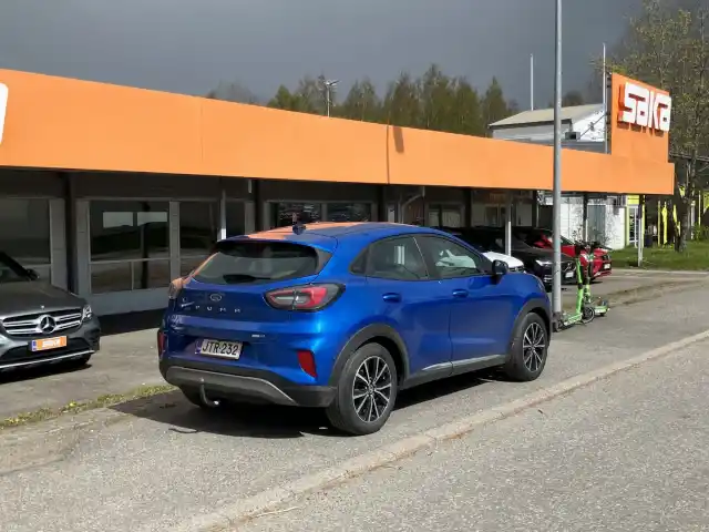 Sininen Maastoauto, Ford Puma – JTR-232
