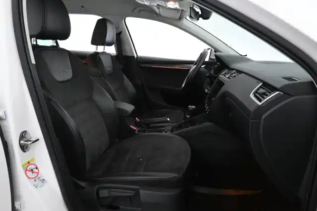 Valkoinen Farmari, Skoda Octavia – JTR-445