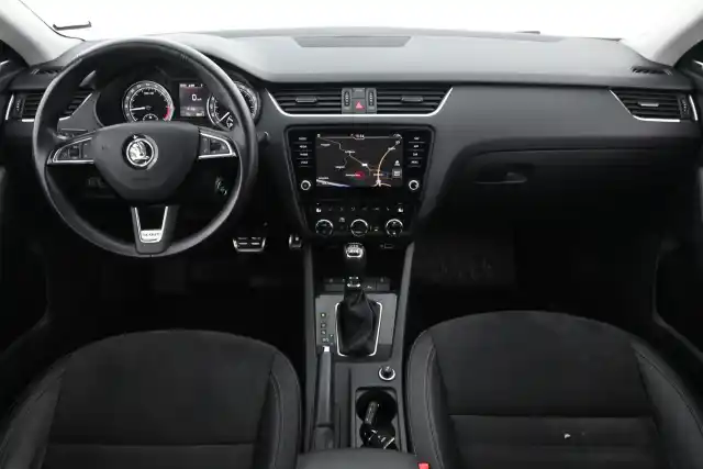 Valkoinen Farmari, Skoda Octavia – JTR-445