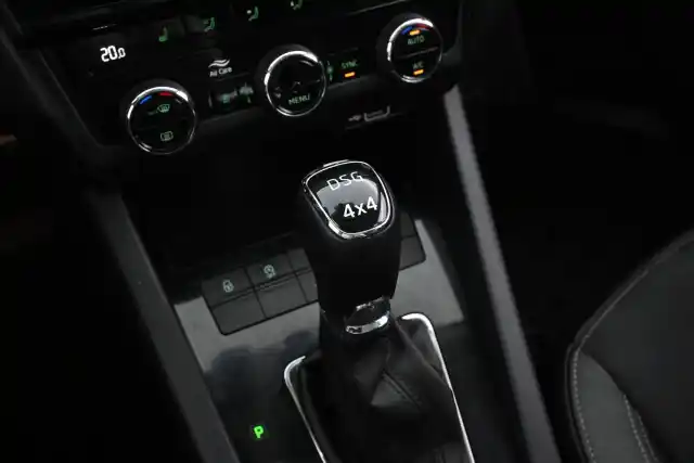Valkoinen Farmari, Skoda Octavia – JTR-445