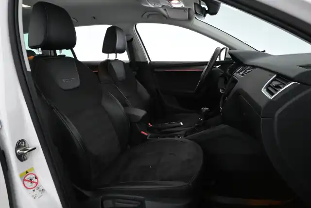 Valkoinen Farmari, Skoda Octavia – JTR-445