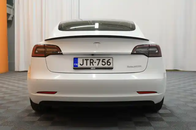 Valkoinen Sedan, Tesla Model 3 – JTR-756