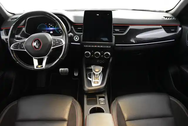 Valkoinen Maastoauto, Renault Arkana – JTR-939
