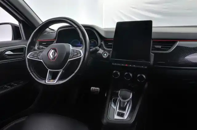 Valkoinen Maastoauto, Renault Arkana – JTR-939