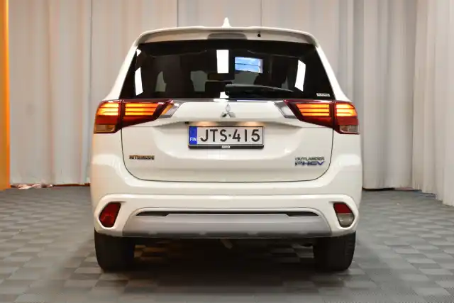 Valkoinen Maastoauto, Mitsubishi OUTLANDER PHEV – JTS-415