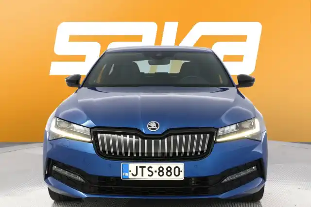 Sininen Sedan, Skoda Superb – JTS-880