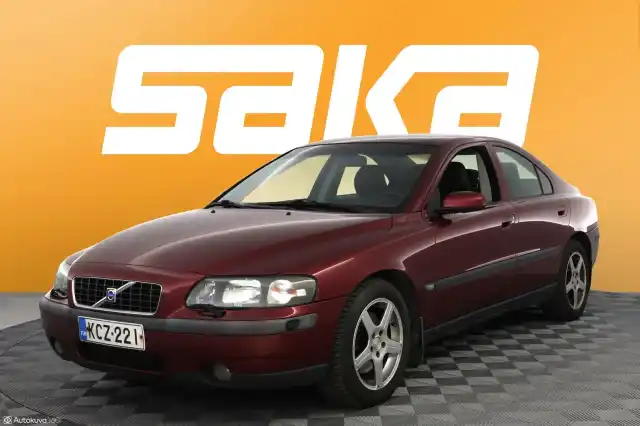 Punainen Sedan, Volvo S60 – KCZ-221