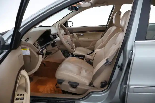 Vihreä Sedan, Volvo S80 – KHZ-764