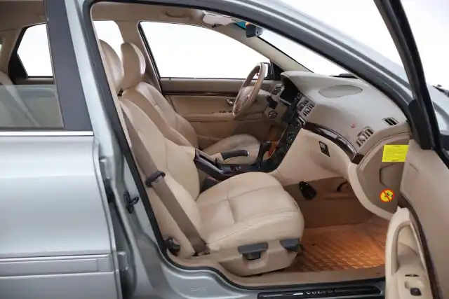 Vihreä Sedan, Volvo S80 – KHZ-764