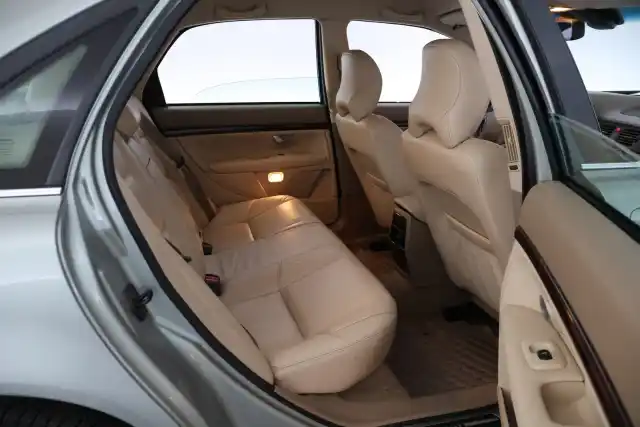 Vihreä Sedan, Volvo S80 – KHZ-764