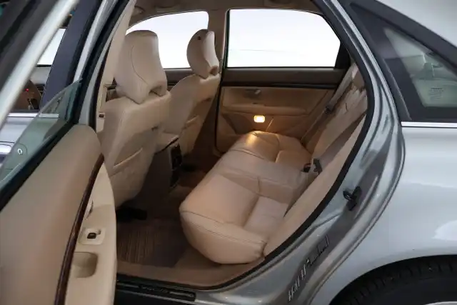 Vihreä Sedan, Volvo S80 – KHZ-764