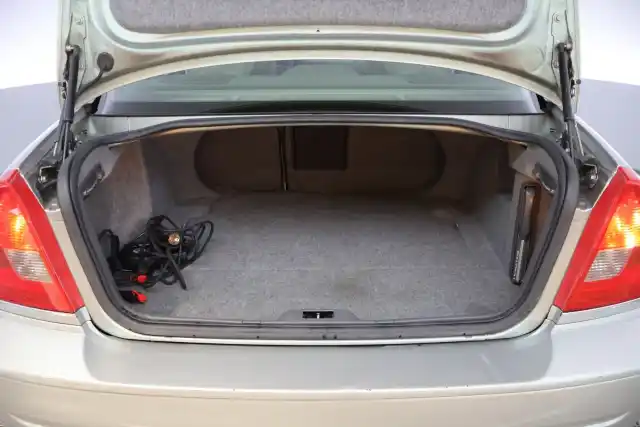Vihreä Sedan, Volvo S80 – KHZ-764