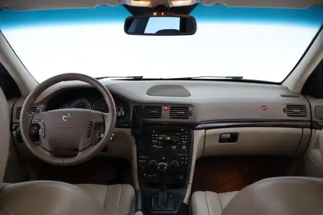 Vihreä Sedan, Volvo S80 – KHZ-764
