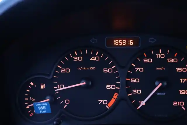 Harmaa Viistoperä, Peugeot 206 – KKG-681