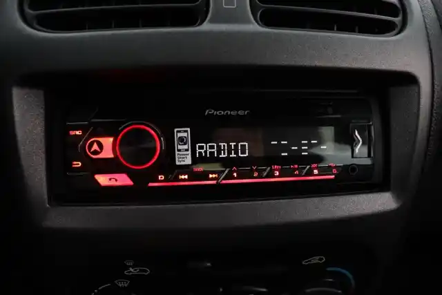 Harmaa Viistoperä, Peugeot 206 – KKG-681