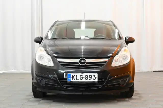 Musta Tila-auto, Opel Corsa – KLG-893