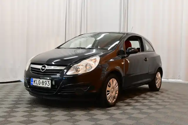 Musta Tila-auto, Opel Corsa – KLG-893