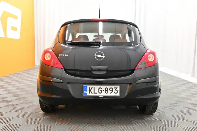 Musta Tila-auto, Opel Corsa – KLG-893