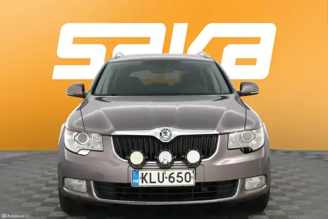 Harmaa Farmari, Skoda Superb – KLU-650