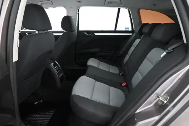 Harmaa Farmari, Skoda Superb – KLU-650