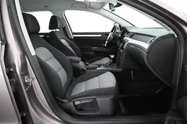 Harmaa Farmari, Skoda Superb – KLU-650