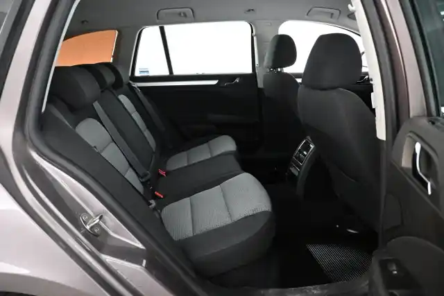 Harmaa Farmari, Skoda Superb – KLU-650