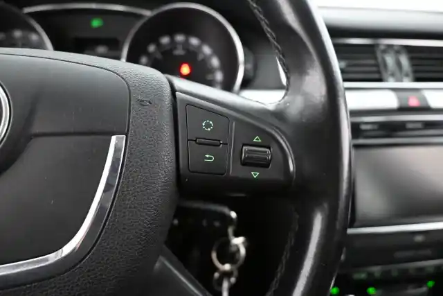 Harmaa Farmari, Skoda Superb – KLU-650