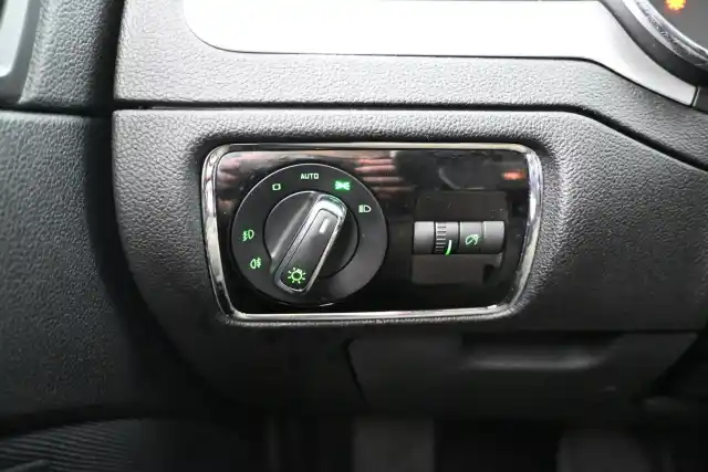 Harmaa Farmari, Skoda Superb – KLU-650