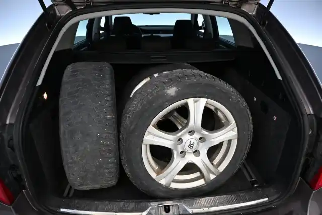 Harmaa Farmari, Skoda Superb – KLU-650