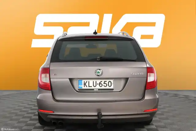 Harmaa Farmari, Skoda Superb – KLU-650