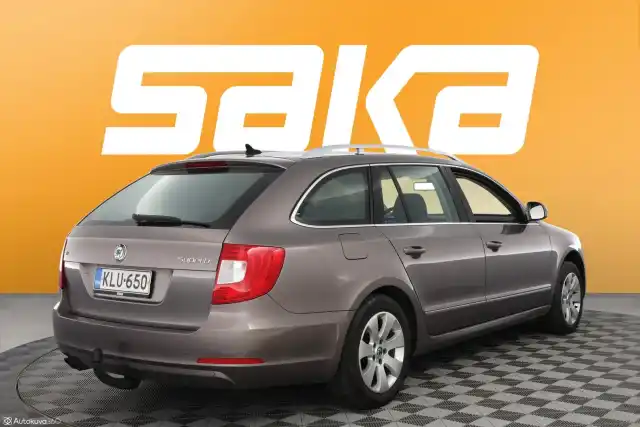 Harmaa Farmari, Skoda Superb – KLU-650