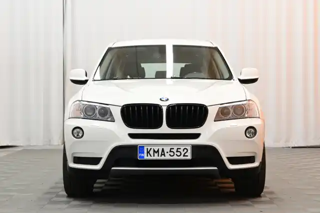 Valkoinen Maastoauto, BMW X3 – KMA-552