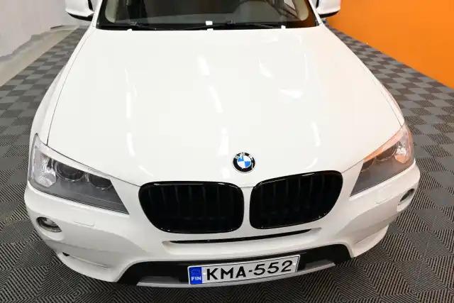 Valkoinen Maastoauto, BMW X3 – KMA-552