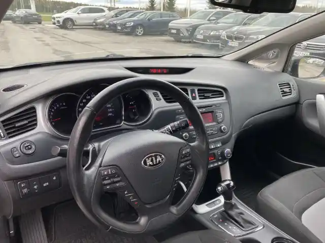 Musta Viistoperä, Kia cee'd – KMB-375