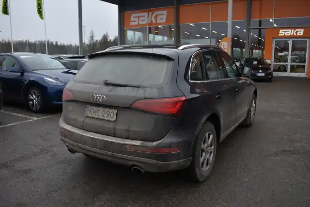 Sininen Maastoauto, Audi Q5 – KMC-290