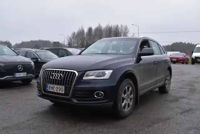 Sininen Maastoauto, Audi Q5 – KMC-290