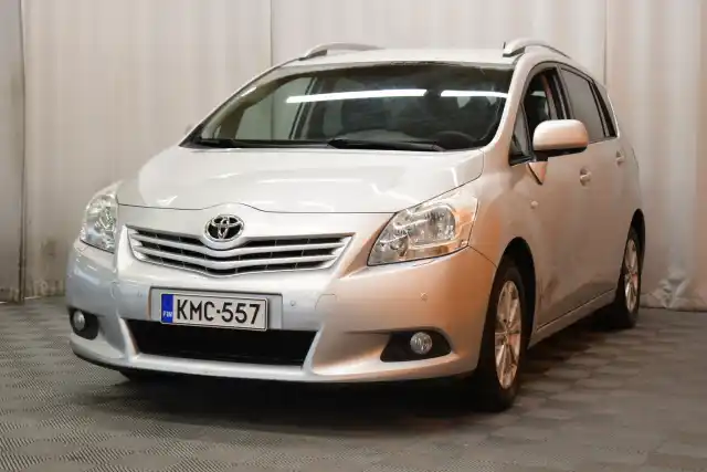 Hopea Tila-auto, Toyota Verso – KMC-557