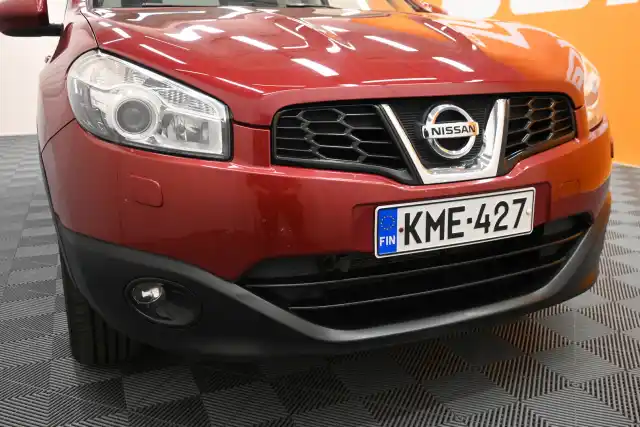 Punainen Maastoauto, Nissan Qashqai+2 – KME-427