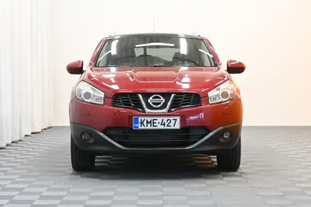 Punainen Maastoauto, Nissan Qashqai+2 – KME-427