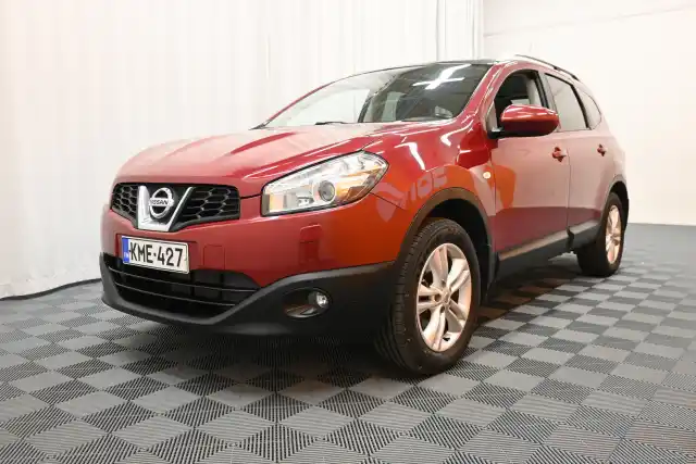 Punainen Maastoauto, Nissan Qashqai+2 – KME-427